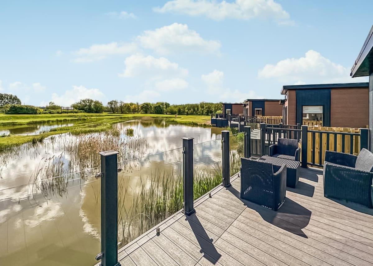 Waterside Hambleton Lakeside Lodges Poulton-le-Fylde エクステリア 写真