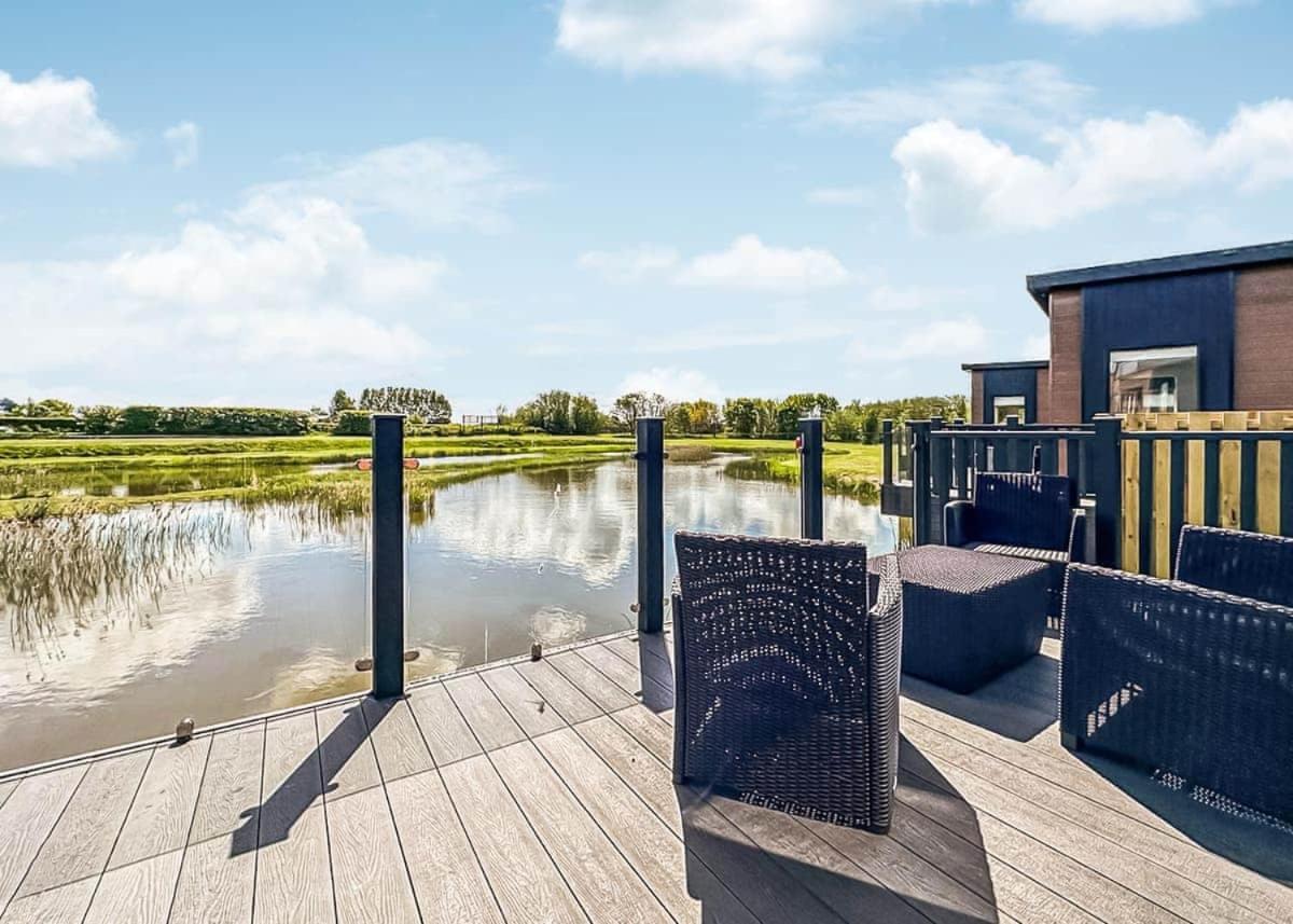 Waterside Hambleton Lakeside Lodges Poulton-le-Fylde エクステリア 写真