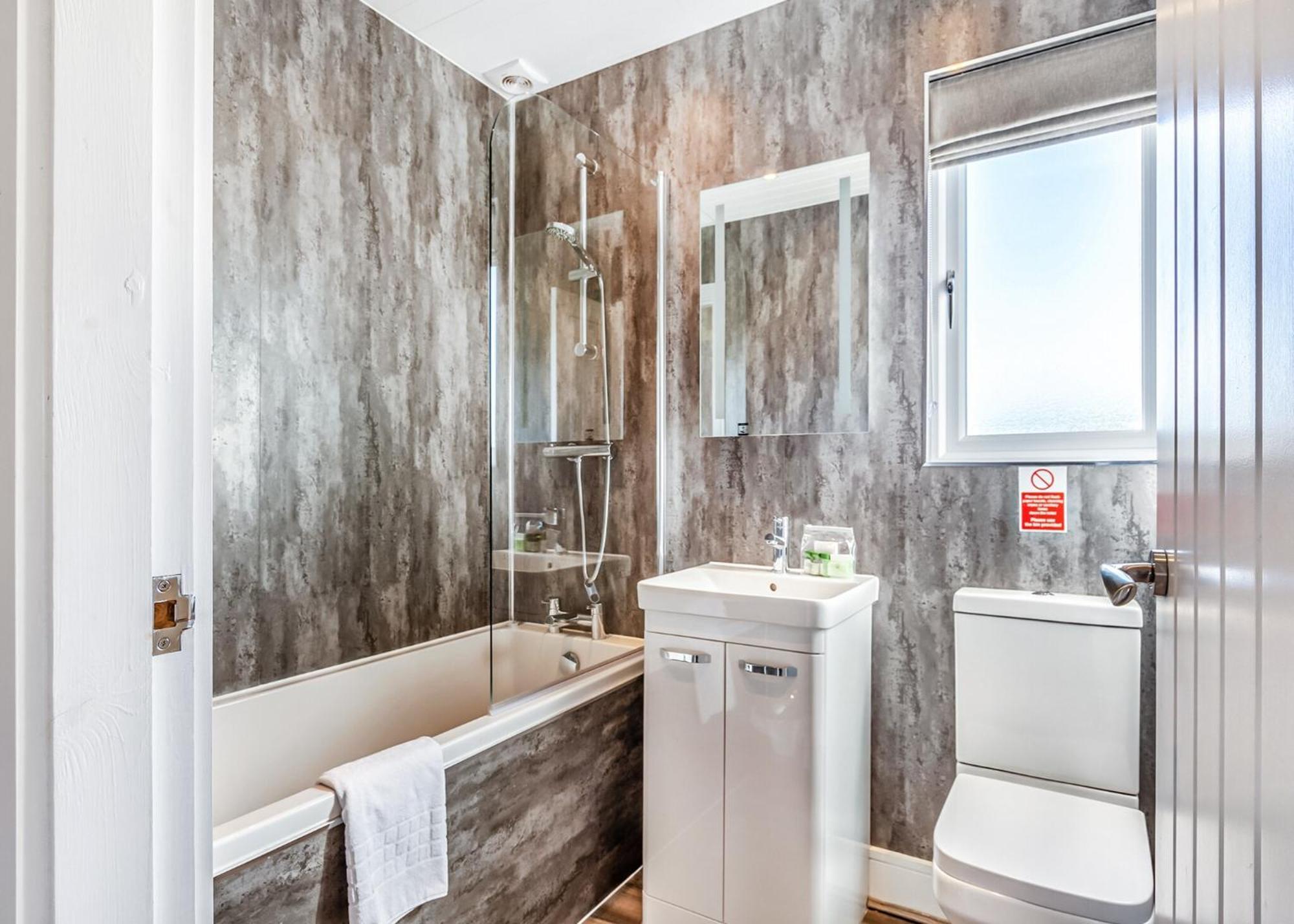 Waterside Hambleton Lakeside Lodges Poulton-le-Fylde 部屋 写真